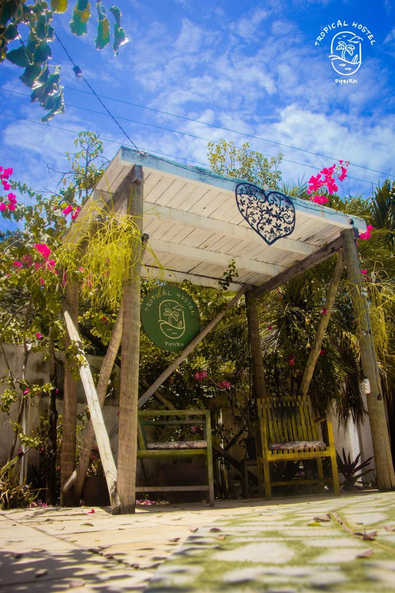 Tropical Hostel Praia de Pipa エクステリア 写真